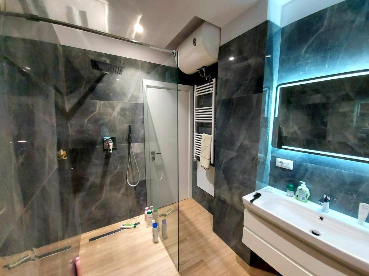 Luxurious Double Bedroom Suite 티라나 외부 사진